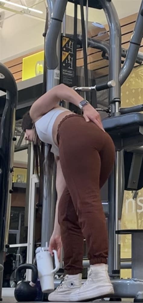 Brown Leggings Gym Hot Booty Babe Doing Pullups Spandex Leggings Yoga Pants Forum