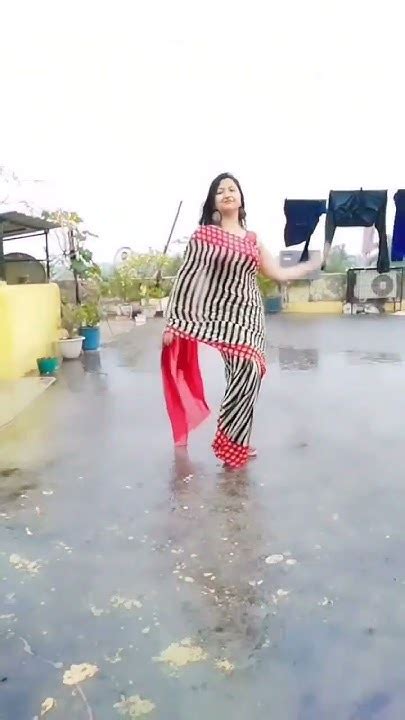 টিপ টিপ বৃষ্টি যে কী যে ভালোলাগছে Shortsyoutubeviral🌧️☺️ Youtube