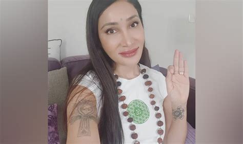 Sofia Hayat Gets Trolled And Slut Shamed For Sharing Nude Pictures On