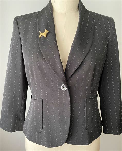 4 Positioning Points for Perfect Button Placement – The Daily Sew