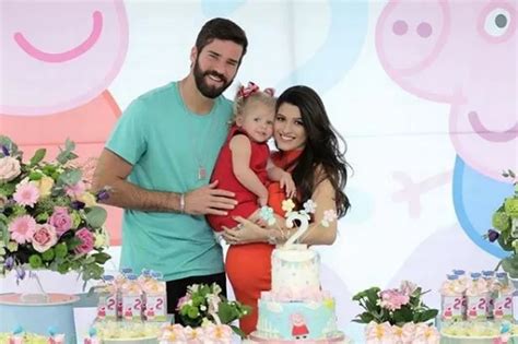 Alisson Beckers Daughter Supports Dad Is The Cutest Way Ahead Of