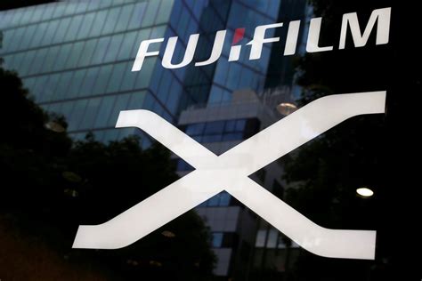 fujifilm sets focus  deal making  surviving fall  film wsj
