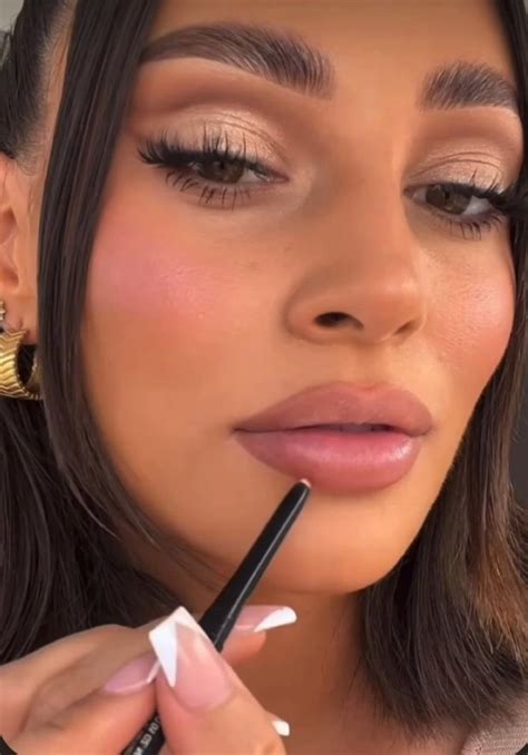Makeup Look Natural Glam Tan Pink Eyeshadow Nude Pink Lip Contour Eyelashes Blush Almond Eye