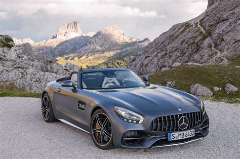 First Look: Mercedes-AMG GT Roadster