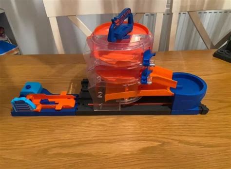 Hot Wheels City Super Spin Dealership Gbf Playset Play Set See Description Picclick Uk