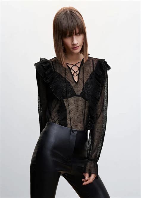 O vestido intemporal estilo lingerie é perfeito para quem quer sentir se poderosa NiT