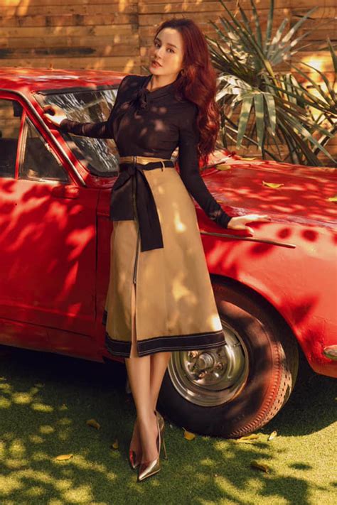 Vy Oanh diện bikini khoe vẻ gợi cảm ở tuổi