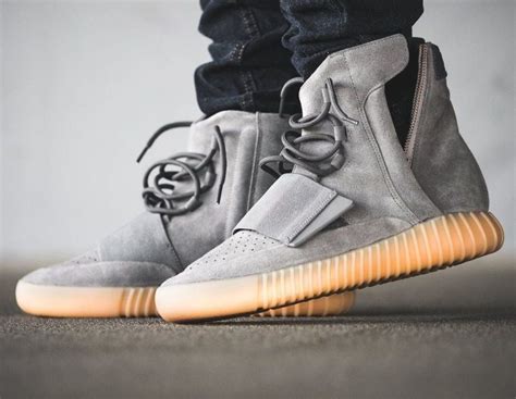 Кроссовки на липучках: ТОП мужских и женских моделей этого года