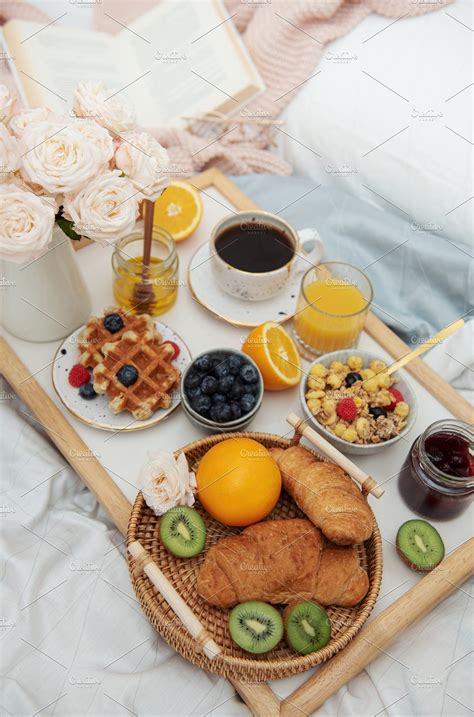 Breakfast in bed | Romantic breakfast, Breakfast in bed, Breakfast