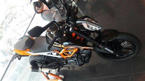 2017 KTM 390 Duke Black colour variant spotted at a dealership