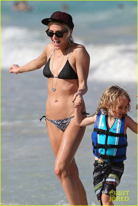 Ashlee Simpson Bikini Babe In Hawaii Photo Ashlee Simpson Bikini Bronx Wentz