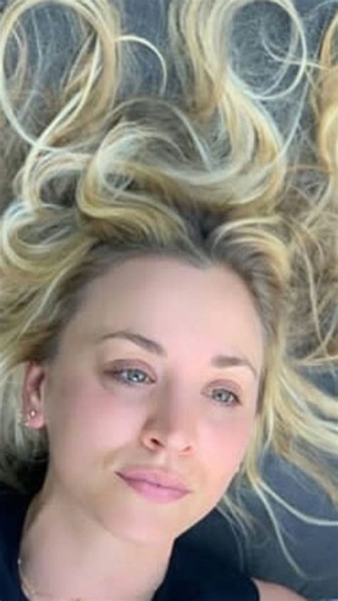 Pin By David Wadden On Kaley Cuoco In Kaley Cuoco Hair Blonde Movie Cute Bangs