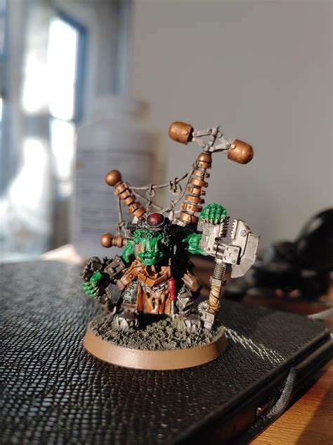 First ork painted with 90% contrast paints : orks
