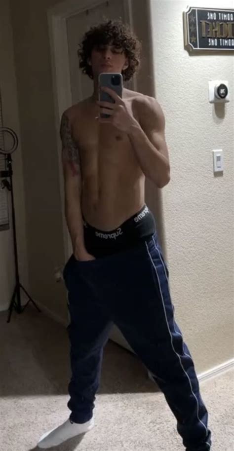 Hot Mexican Men Cute White Guys Cute Guys V Line Men Dark Men Dope Outfits For Guys Abs