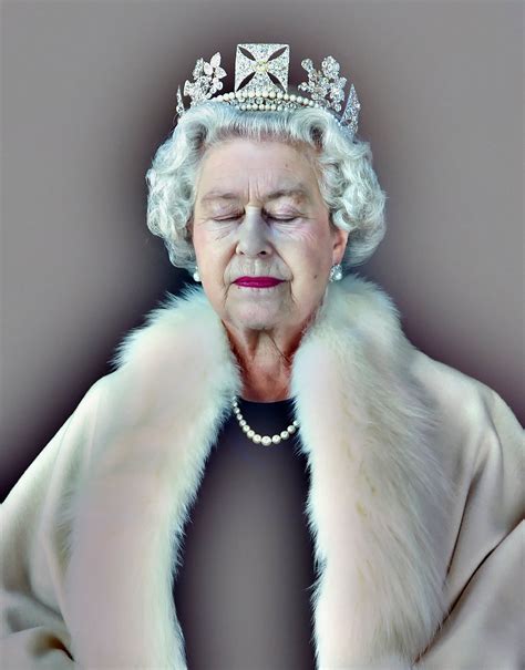 Queen Elizabeth Official Portrait