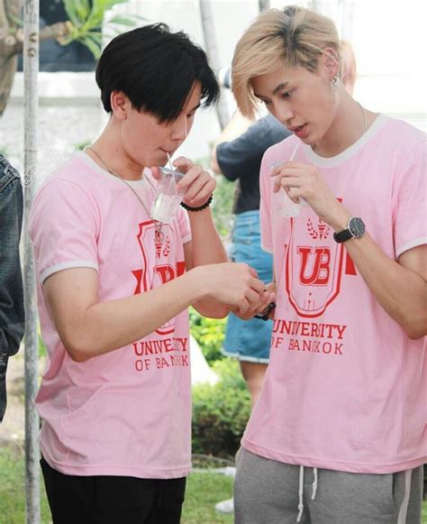 Pin By Kirxxosw On Bounprem Cute Gay Couples Cute Gay Thai Drama