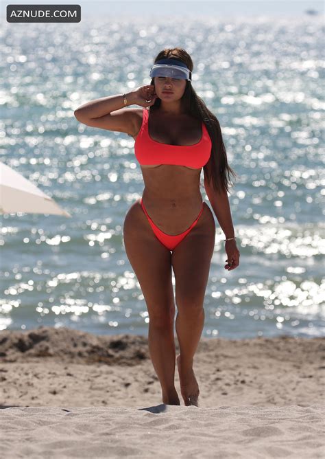 Anastasia Kvitko Sexy In A Hot Pink Bikini On The Beach In Miami AZNude