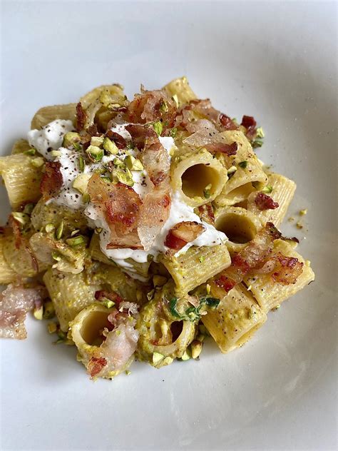 Mezzi Rigatoni Con Guanciale Burrata E Pesto Di Pistacchio Virginia