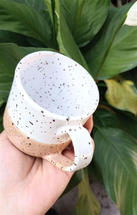 Caneca Meio A Meio Branco E Nude Em Ceramica Artesanal Elo