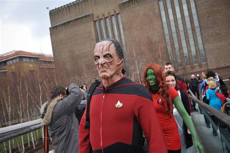 World Record Set For Trekkies In Costume In London – Report & Photos – TrekMovie.com