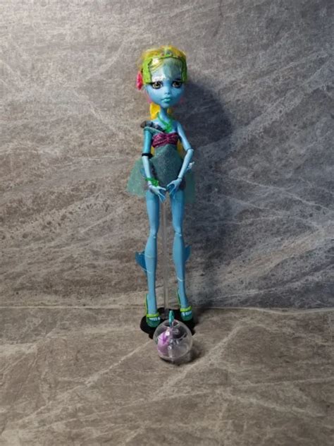 Monster High 13 Wishes Lagoona Blue Dressed Wpet And Jewelry £3000