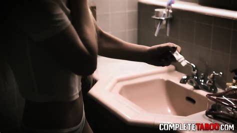 Babe Gets Ass Creampied After Anal