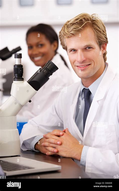 Lab scientists black and white hi-res stock photography and images - Alamy