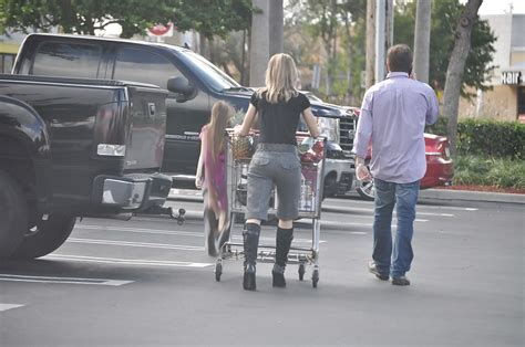 Rich Blonde Milf Got Creeped Porn Pictures Xxx Photos Sex Images Pictoa