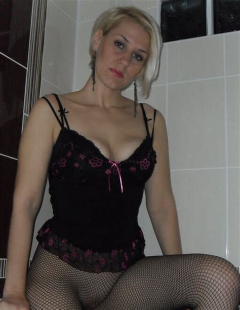 Amateur Milf Blonde Short Hair Red Lingerie 89 Porn Pic