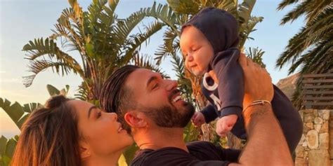 Nabilla Cette Adorable Photo De Sa Famille Fait Fondre La Toile Mce Tv