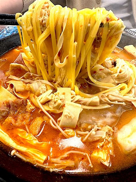 Eat Like A Local Spicy Chinese Hot Pot At Malakungzhen