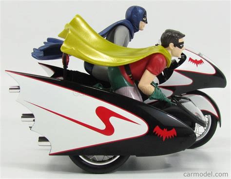 MATTEL HOT WHEELS C M C Scale BATMAN BATCYCLE ROBIN SIDECAR WITH ROBIN CAR FIGURES