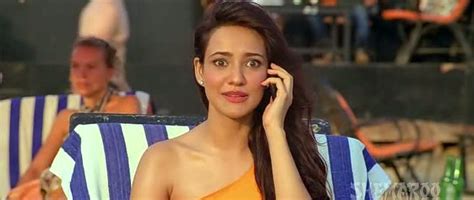 Naked Neha Sharma In Kyaa Super Kool Hain Hum