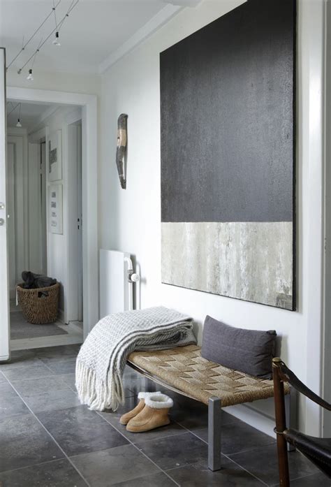 Картины в коридор: виды и дизайн, варианты расположения на стене прихожей