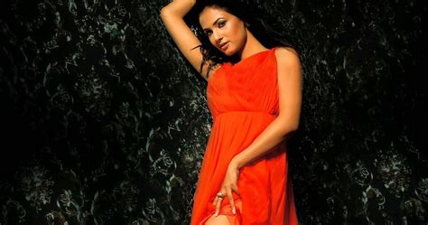 Sonal Chauhan Latest Naked Photoshoot Hot India Model