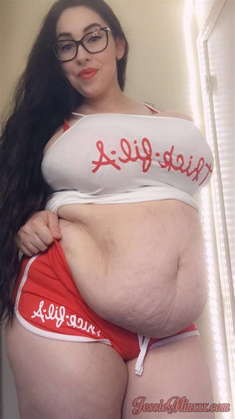 Tattooed Fatty Jessie Minx Showing Off Her Hanging Tits Her Big Tummy CoedCherry