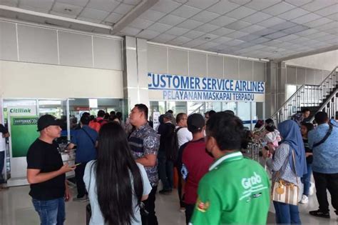 Gunung Ruang Meletus Lagi Bandara Sam Ratulangi Kembali Ditutup