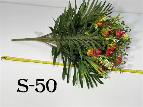 Красочный букет из искусственных маленьких пионов