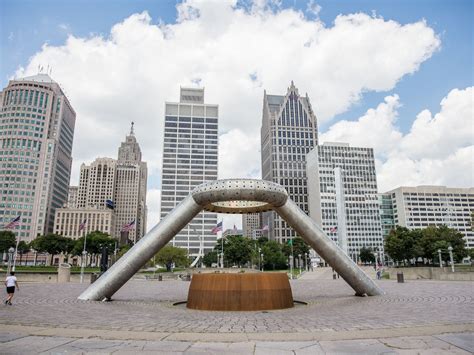 A walking tour of downtown Detroit’s essential architecture - Curbed ...