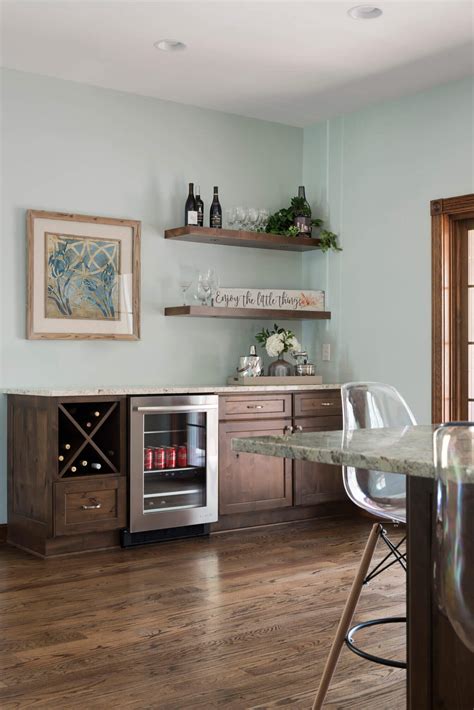 An Enjoyable Kitchen with a Dash of Sparkle - Dura Supreme Cabinetry