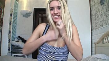 La joven y hermosa rubia Jessi Gold se masturba su coño rosa GB019 XVIDEOS
