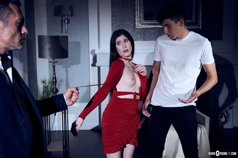 Hot Pearl Dark Room VR BabeSource