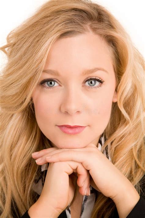 Plan Rapproché De Visage D une Belle Blonde Image stock Image du étendu cheveu