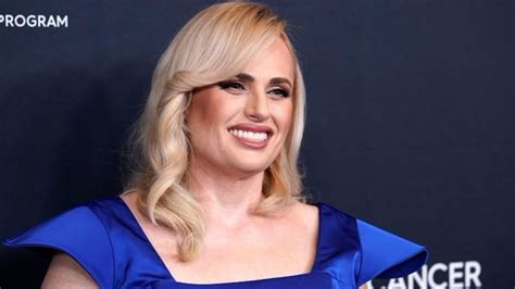 La actriz Rebel Wilson revela que perdió su virginidad a los 35 años