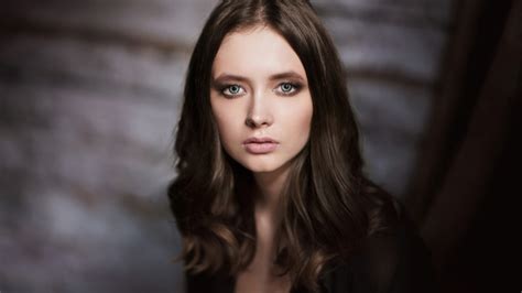 Captivating Blue Eyed Brunette Wallpaper Hd Girls Wallpapers K Wallpapers Images Backgrounds