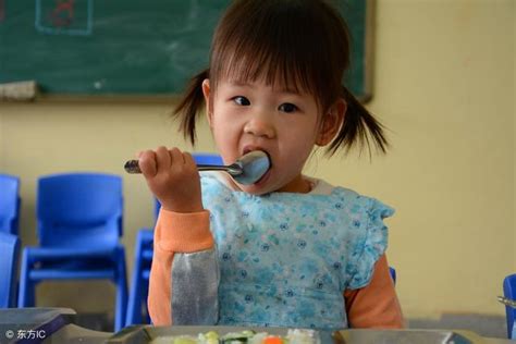 孩子吃飯攻略，怎樣對待不愛吃飯的孩子，讓孩子愛上吃飯 每日頭條