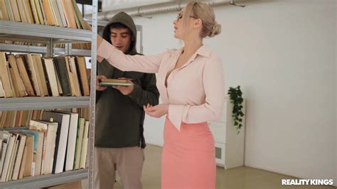 Karina King 10407304 Realitykings Karina King Curator Helps Check Out 0010 880x660 2 Porn