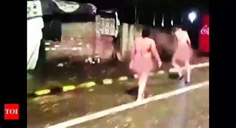 Nude Couple On Road In Nagpur S Tony Bajaj Nagar Leaves Passers By Embarrassed Nagpur News