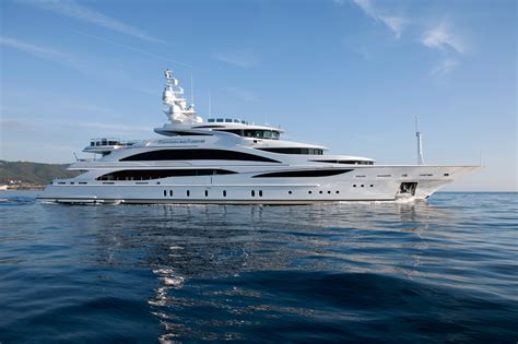 Fb253 Custom Mega Yacht Diamonds Are Forever By Benetti — Yacht Charter