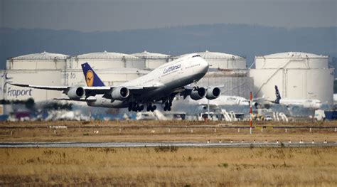 Lufthansa Cancela Este Viernes 800 Vuelos Por Una Huelga De Pilotos